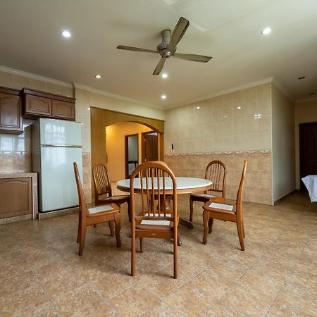 Mk Homestay Wakaf Che Yeh With Bathtub - Max 14 Pax Кота Бару Екстериор снимка