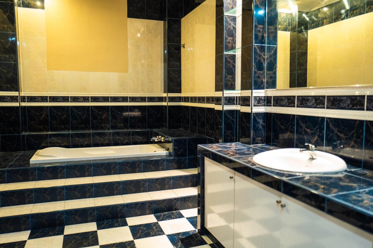 Mk Homestay Wakaf Che Yeh With Bathtub - Max 14 Pax Кота Бару Екстериор снимка