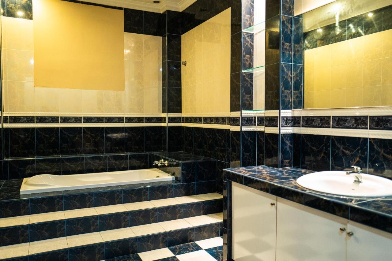 Mk Homestay Wakaf Che Yeh With Bathtub - Max 14 Pax Кота Бару Екстериор снимка