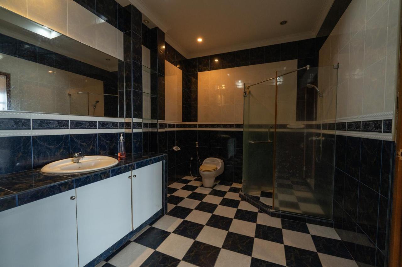 Mk Homestay Wakaf Che Yeh With Bathtub - Max 14 Pax Кота Бару Екстериор снимка